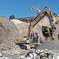 Eine Stra&szlig;e zum Gipfel