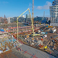 SCHWING: Erster Einsatz f&uuml;r Autobetonpumpe im Hamburger Hafen