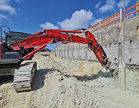 Präzisions-Duo: Querschneidkopf- und Kettenfräse im Einsatz