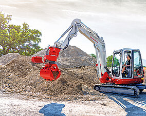 Rotierende Anbaugeräte mit Tilt-Funktion kombiniert