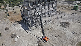 Abbruch-Power: Hitachi zeigt breite Maschinenpalette auf