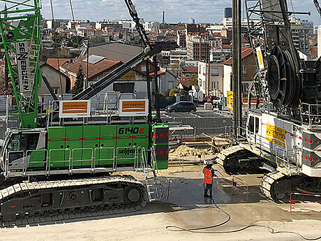 SENNEBOGEN-Trio im Einsatz für die zukünftige Metrostation