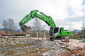 Neue Ausrüstungsvarianten für Abbruchbagger »830 E Demolition«