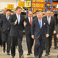 Britischer Premierminister er&ouml;ffnet neues JCB-Werk