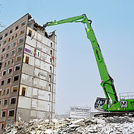 R&uuml;ckbau eines Hochhauses: Longfront-Bagger im Einsatz