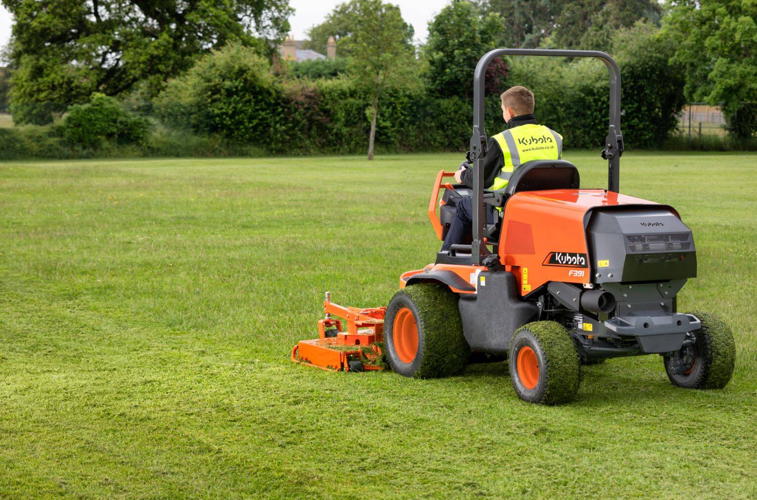 KUBOTA: Der neue F-391 steht in bester Kubota-Profimähertradition