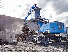 In der Kabine gerüstet gegen Steinwurf, Kettenschuss, Astschlag oder Einschläge