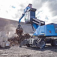 In der Kabine ger&uuml;stet gegen Steinwurf, Kettenschuss, Astschlag oder Einschl&auml;ge