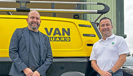 Bott startet mit Van Guard Accessories