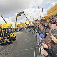 Die Branche blickt im April nach Paris