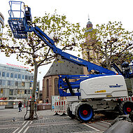Genie - Terex: SCHMIDT HUBARBEITSB&Uuml;HNENVERMIETUNG, NEU-ISENBURG, ERH&Auml;LT 61 GENIE&reg; B&Uuml;HNEN