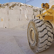 Reifen f&uuml;r &Uuml;ber- und Untertagebergwerke, Steinbr&uuml;che und Baustellen