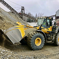 Komatsu/Kuhn: Verst&auml;rkung f&uuml;r die Granitwerke im Bayerischen Wald