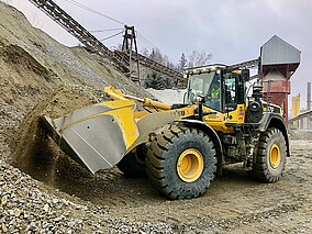 Komatsu/Kuhn: Verstärkung für die Granitwerke im Bayerischen Wald