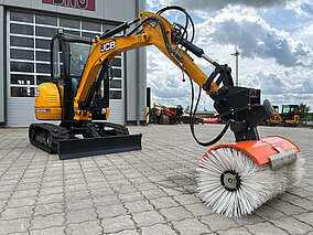 Anbau-Kehrmaschinen für Bagger