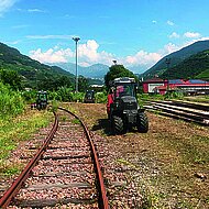 Seppi M: Mulchen auf den Bahngleisen
