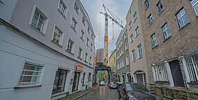 Kran auf unterfahrbarem Portal