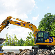 Schl&uuml;ter Baumaschinen GmbH  Porta Baustoff Recycling setzt auf den Komatsu PC220LC-12 
