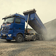 Daimler: Effizient auf der Stra&szlig;e &ndash; souver&auml;n im Gel&auml;nde