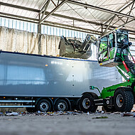 Entsorgungszentrum mit SENNEBOGEN Teleskoplader