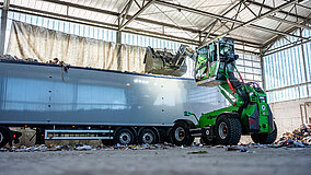 Entsorgungszentrum mit SENNEBOGEN Teleskoplader