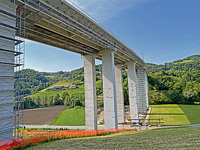 Effizient und sicher: Aufzüge unterstützen Brückensanierung 