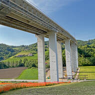 Effizient und sicher: Aufzüge unterstützen Brückensanierung 