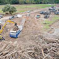 Lindner-Recyclingtech: Die Aufr&auml;umarbeiten im Hochwassergebiet unterst&uuml;tzen