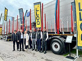 Weltpremiere für DOLLs neuen Sattelauflieger 