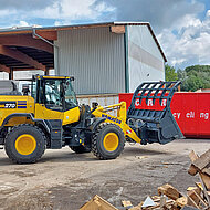 Radlader-Einsatz f&uuml;r &raquo;WA270-8&laquo; auf Recyclinghof