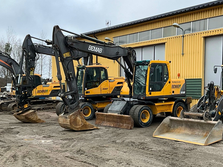 Moderne Erdbewegungsmaschinen aus Insolvenz: Online-Auktion in Schweden