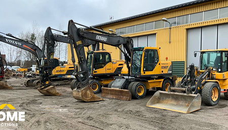 Moderne Erdbewegungsmaschinen aus Insolvenz: Online-Auktion in Schweden