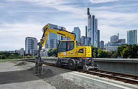 Liebherr zeigt Zweiwegebagger samt innovativer Technologien