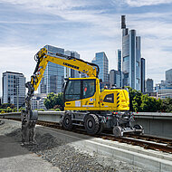 Liebherr zeigt Zweiwegebagger samt innovativer Technologien