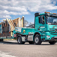 Transportlösung für übergroße Holzmodule: Rikker setzt auf Doll Tiefbett