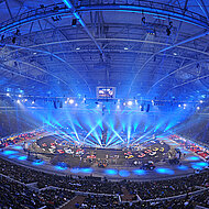 Kompaktlader sorgen f&uuml;r Sicherheit beim &raquo;TV Total Stock Car Crash Challenge&laquo; 2013