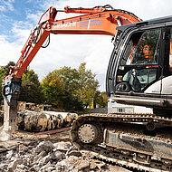Hitachi ZX350LCN im Abbruch