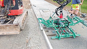 Infrastrukturbau Lindner ist vom Pflastergreif »HP30« überzeugt