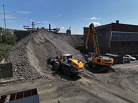 Power-Trio bei HEIS: Erdbewegungsmaschinen von Liebherr im Einsatz