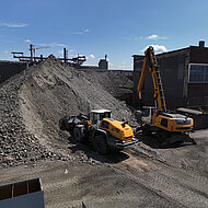 Power-Trio bei HEIS: Erdbewegungsmaschinen von Liebherr im Einsatz
