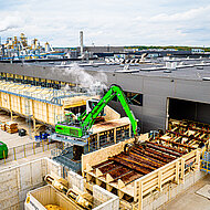 Neues Furnierwerk: Elektrobagger optimiert Materialfluss