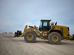 DBS Schmitt setzt auf Cat Radlader 966 GC 