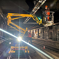 Zweiwege-Arbeitsb&uuml;hne in Wien im Einsatz