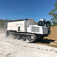 Prinoth: Enge Kooperation f&uuml;r den gr&ouml;&szlig;ten Bindemittelstreuer auf Raupenfahrwerk