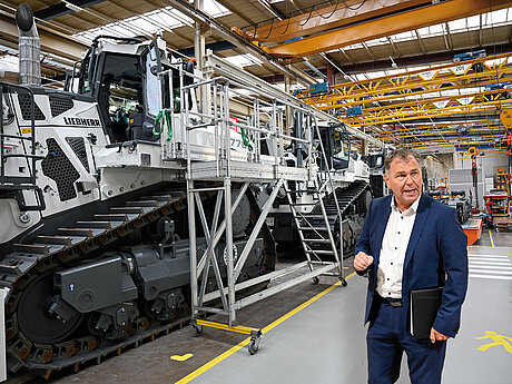 Auf Rädern und Ketten: Liebherr-Telfs stellt sich zukunftssicher auf