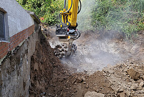 KEMROC: Eine Baugrube im Granit ausgefräst