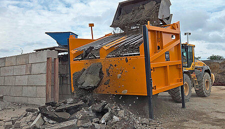 Elektrisch betriebenes Baustoff-Recyclingsieb &uuml;berzeugt im Einsatz