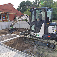 Hitachi &ndash; Kiesel: Wendiger Einsatz mit Tiltrotator