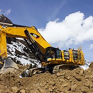 Zeppelin Baumaschinen: 16 Cat Kraftpakete f&uuml;r Kraftwerksbau K&uuml;htai