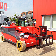 Premiere f&uuml;r 10-t-Unic-Miniraupenkran und 6-t-Galizia-Elektro-Telestapler